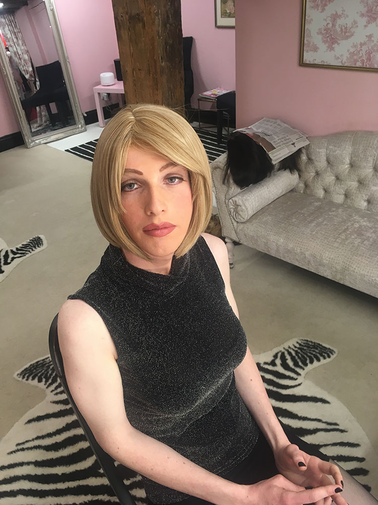 Ms Lola - Dressing and Makeup Services
